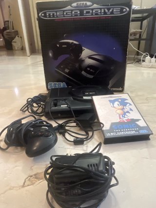 Consola Sega Mega Drive con juego Sonic