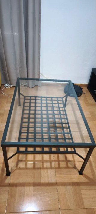 Mesa de centro de metal y cristal