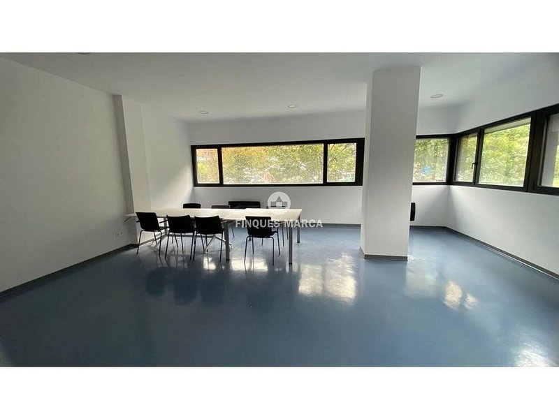 Commercial premises for rent in Encamp · 3 of 16
