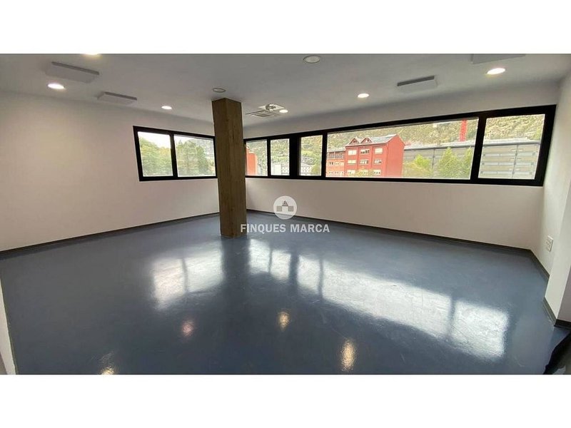 Commercial premises for rent in Encamp · 2 of 14