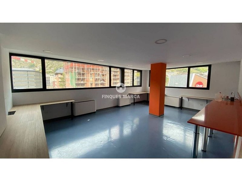 Commercial premises for rent in Encamp · 9 of 14