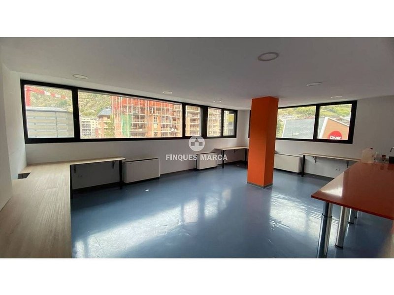 Commercial premises for rent in Encamp · 10 of 13