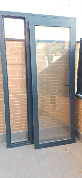 Puerta de Cristal y Aluminio