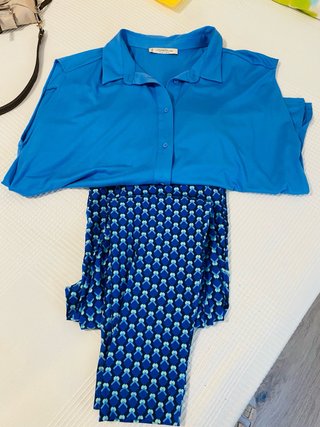 Conjunto Camiseta y Pantalón pitillo como nuevo