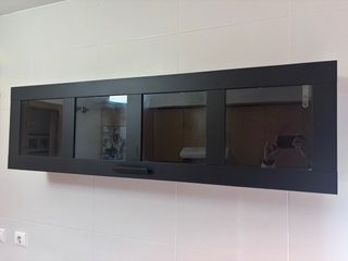 Vitrina de pared negra