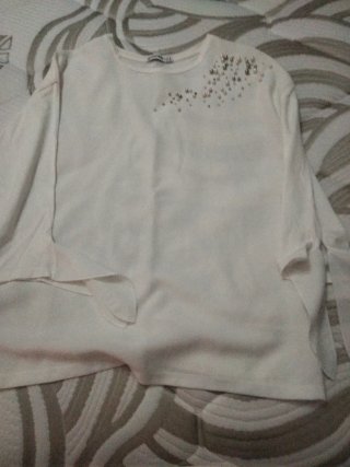 Blusa blanca con perlas