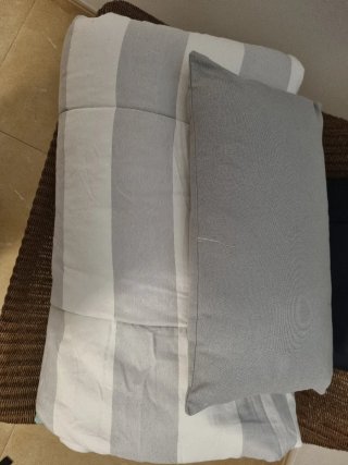 Edredón para Cama de 90 con cojin gris a juego.