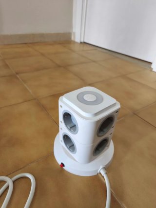Torreta de 8 enchufes y 3 puertos USB