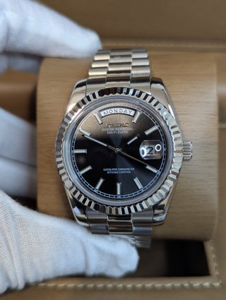 Reloj Seiko Mod Date Presidential Negro y Plateado