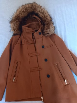 Abrigo con capucha ZARA