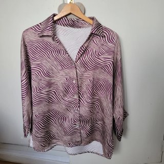 Blusa con estampado de ondas
