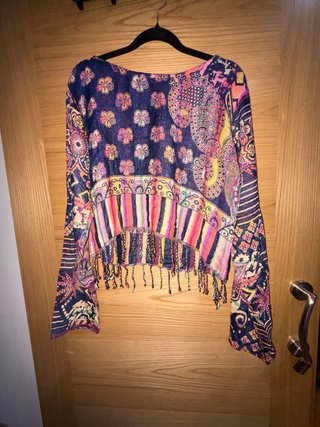 Camiseta Estampada con Flecos