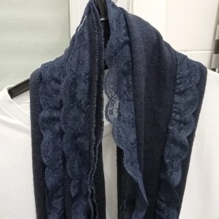 Bufanda de Lana Azul con Puntillas