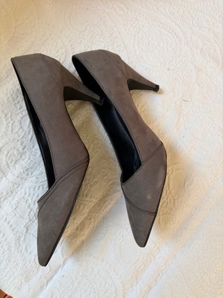 Zapatos de tacón grises