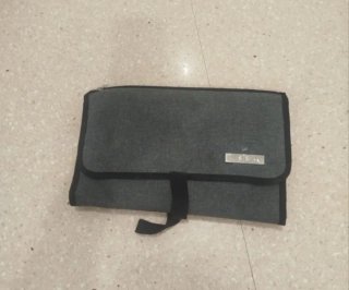 Cambiador de bebé portátil gris