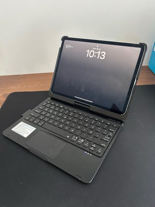 funda rifgid con teclado QWERTY para iPad Pro 11