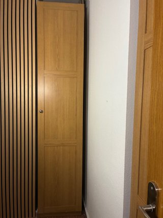Armario color roble perfecto estado modelo Ikea