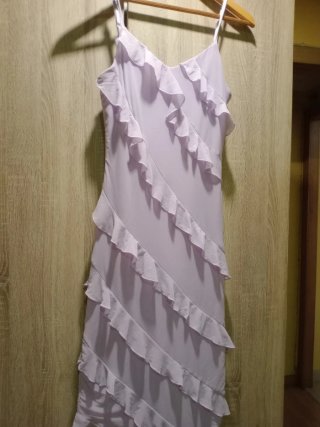 Vestido de fiesta con volantes