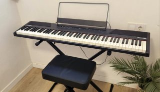 Piano Alesis Recital con Soporte y Banqueta