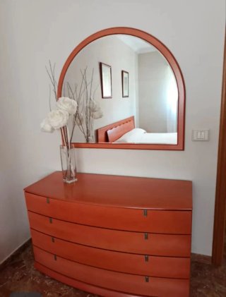 Cómoda con Espejo a Juego
