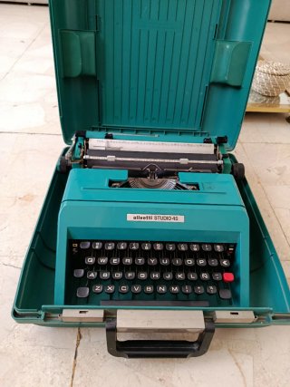 Máquina de escribir Olivetti Studio 45