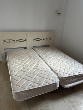 Set de 2 Camas Individuales con Cabecero