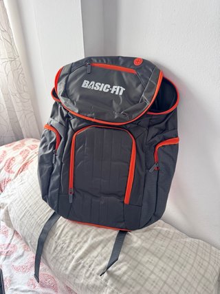 Mochila Basic-Fit Negra y Naranja