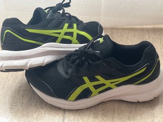 Zapatillas Asics Negras y Verdes