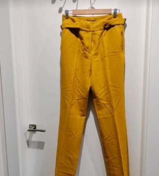 Pantalón de vestir amarillo