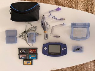 Nintendo Game Boy Advance con accesorios