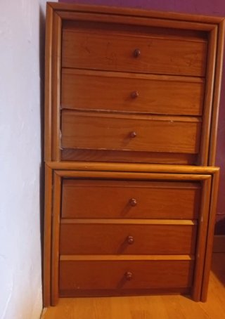 Set de 2 Mesitas de Noche de Madera