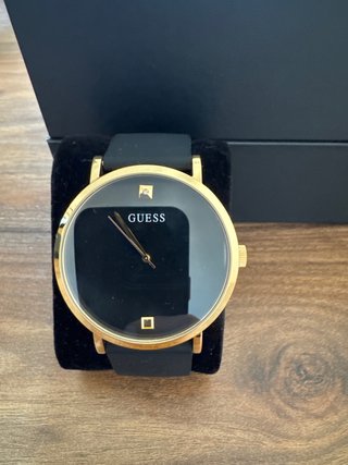Reloj Guess Negro y Dorado