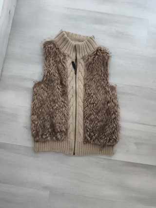 Chaleco de pelo y punto beige