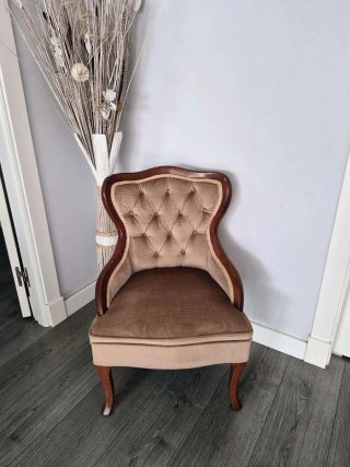 Sillón de madera y terciopelo