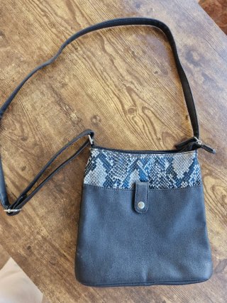 Bolso bandolera negro serpiente