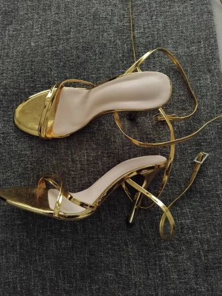 Sandalias Doradas de Tacón