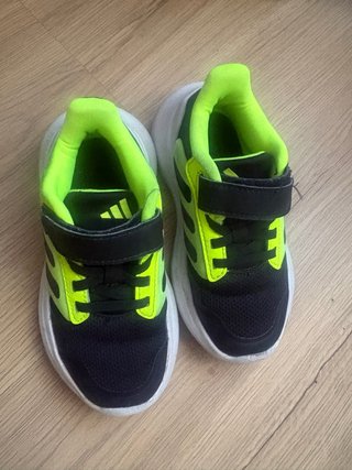 Zapatillas Adidas Niño talla 28