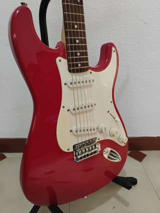 Fender Squier Strat AFFINITY Torino Red