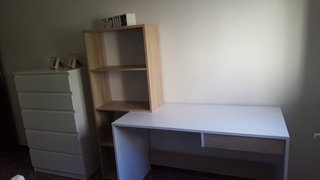 Escritorio con Estantería Integrada