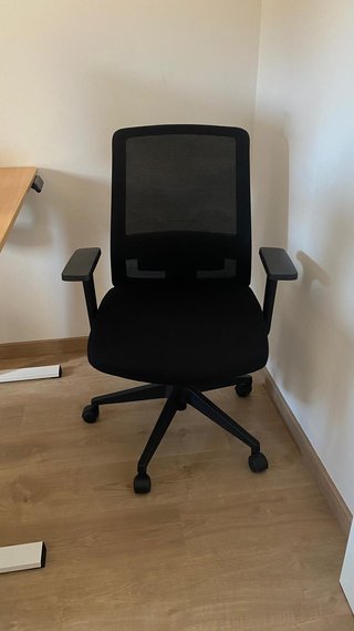 Silla de escritorio ergonómica negra