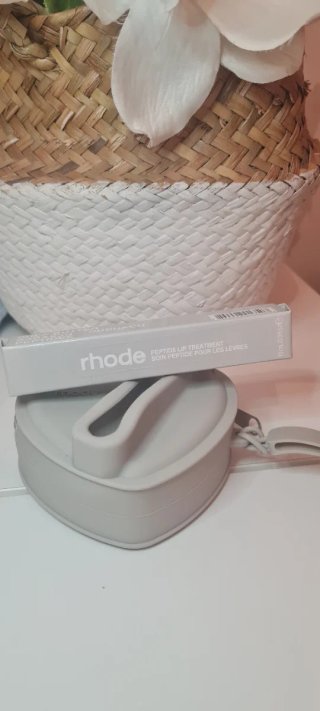 Rhode Peptide Lip Treatment y Monedero