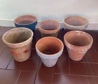 Conjunto de 6 macetas de barro