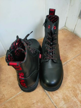 Botas Levi's Negras Talla 36