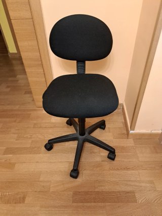 Silla de oficina negra