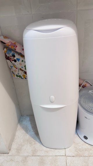 Contenedor de pañales blanco