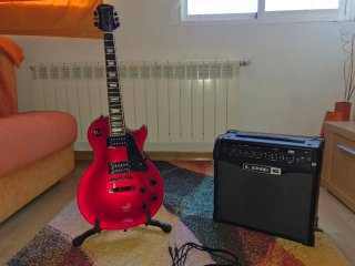 Guitarra Epiphone Les Paul y Amplificador Line 6