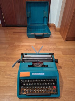 Máquina de escribir Olivetti Studio 45