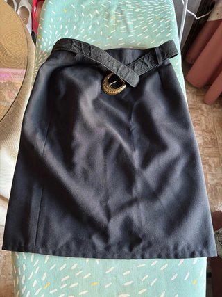 Falda mini negra con cinturón