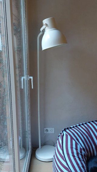 Lámpara de pie IKEA blanca