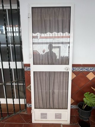 Puerta de Aluminio con Marco
